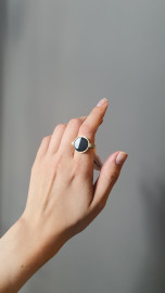 Кольцо с керамической вставкой